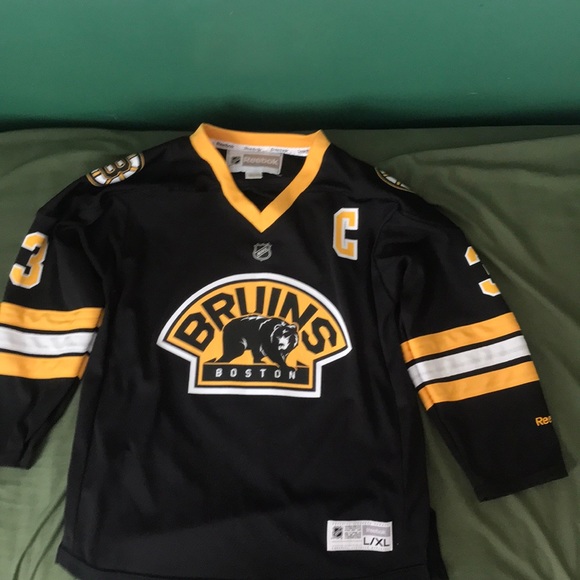 Zdeno chara bruins jersey and a red socks jersey - Picture 2 of 5